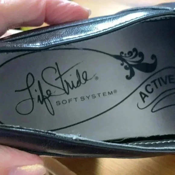 Life Stride black leather heels,side elastic for comfort, 2 1/2 “ heel, Size 9.5 - Picture 6 of 13